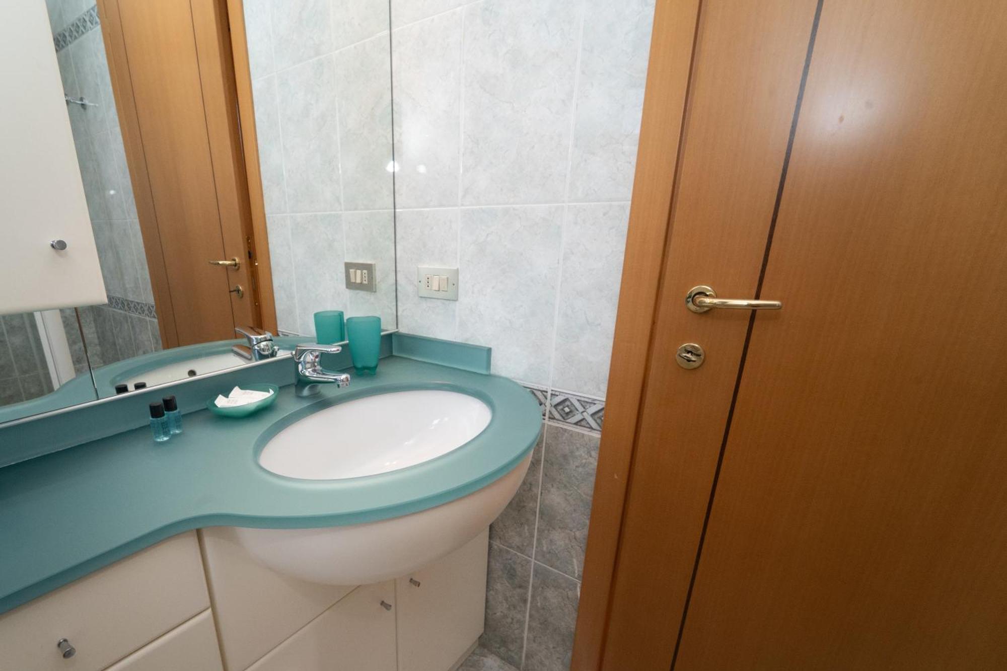 Penthouse Isola, A Few Steps From Offices Cortina 26 Appartamento *